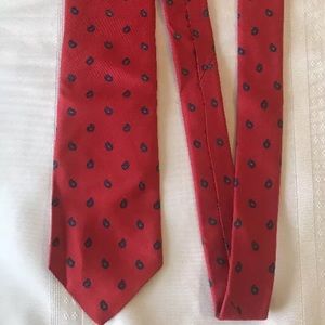 Brooks Brothers Makers Red Paisley Tie 100% silk